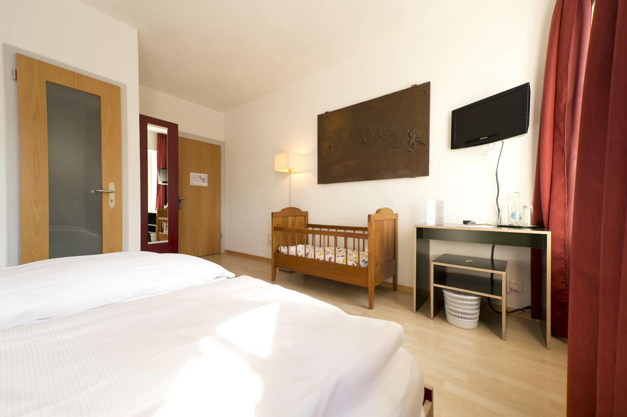 Baeren Self Check-In Hotel โซโลทูร์น ภายนอก รูปภาพ
